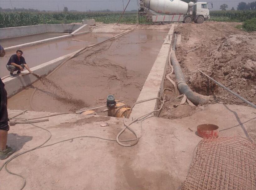 砂石場泥漿四溢 砂石場泥漿四溢