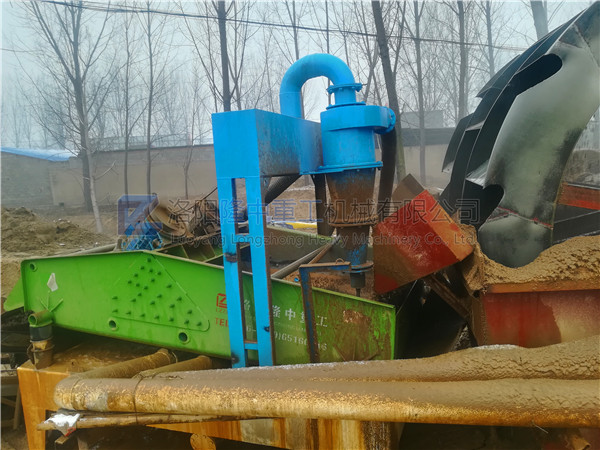 山東棗莊-<a href=http://m.hostpanda.cn/tags/xishahuishouji target=_blank class=infotextkey><a href=//tags/xishahuishouji target=_blank class=infotextkey>細沙回收機</a></a>現場8.jpg